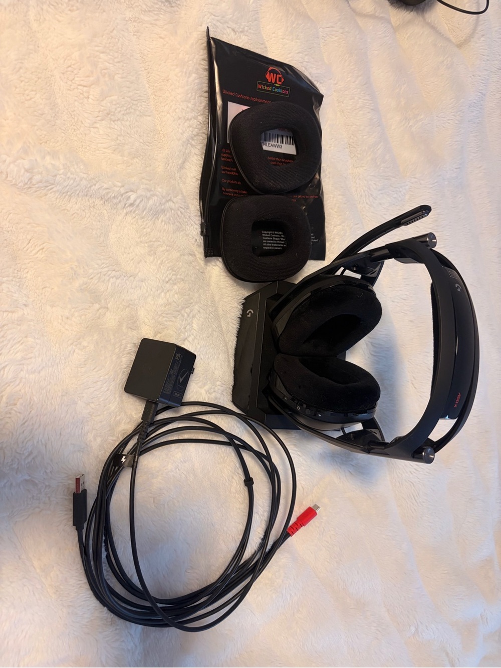 Logitech G Astro A50 X Black Wireless Gaming Headset with Red Accents - Picture 6 of 8